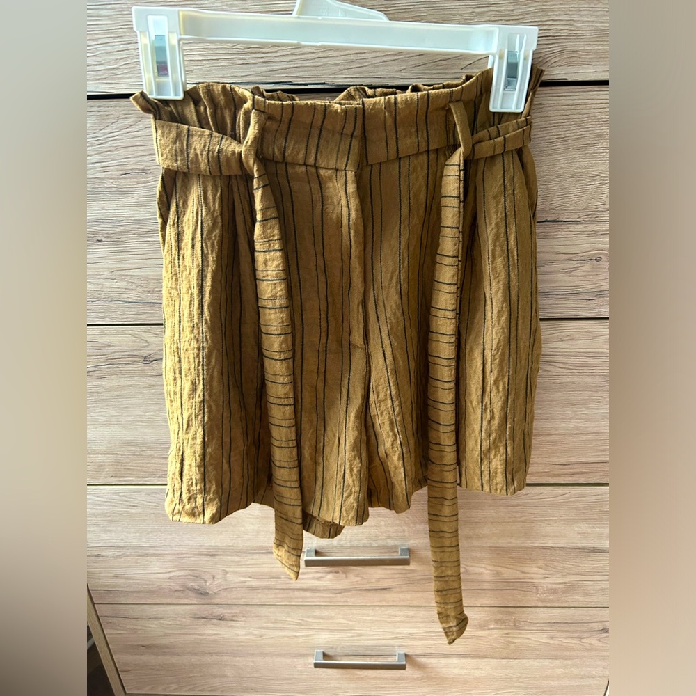 Paperbag style khaki striped shorts H&M